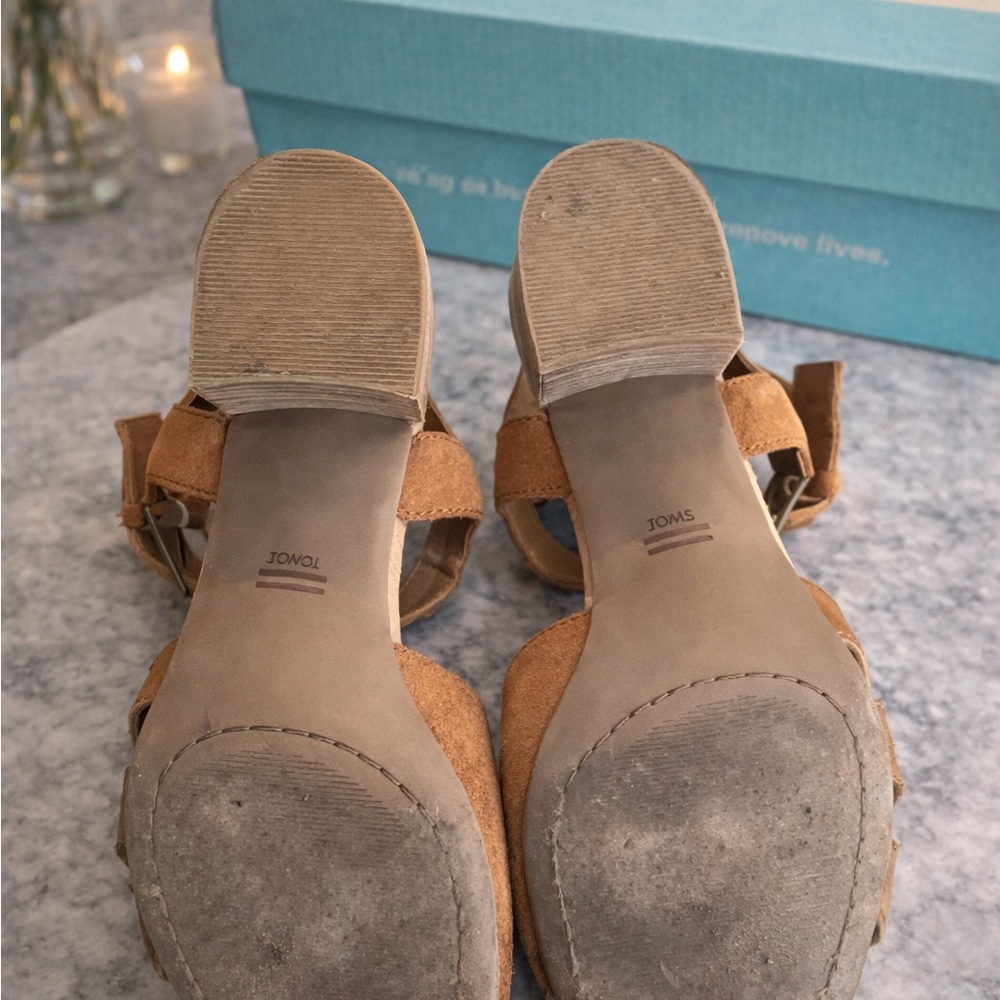 Tommy Hilfiger Cognac Suede Block Heel Sandals - Picture 4 of 4